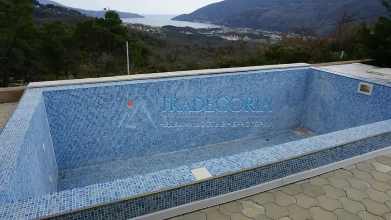 Herceg Novi, Mojdež bölgesinde satılık villa.