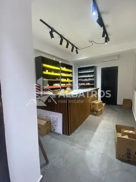 For sale: commercial space of 30m² in Stari Bar