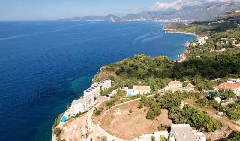 Denize yakın, Skočiđevojci, Budva'da kentsel arazi