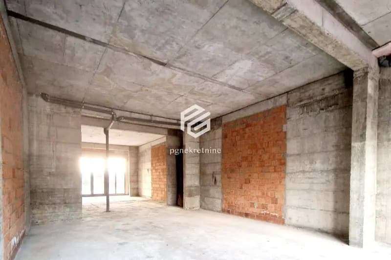Business space 120m2 + 3 garage spaces, Stari Aerodrom – Podgorica