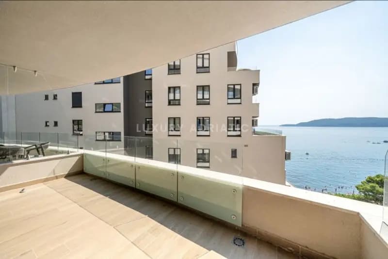 Rafailovići'de deniz kenarında bir odalı daire