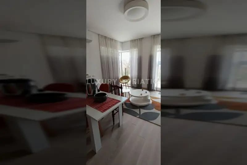 Donja Lastvi'de iki odalı daire - 80 m2