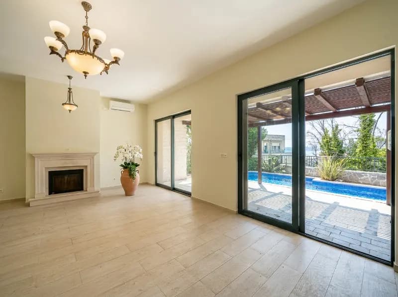 Vila s panoramskim pogledom na pješačkoj udaljenosti od mora - Tivat