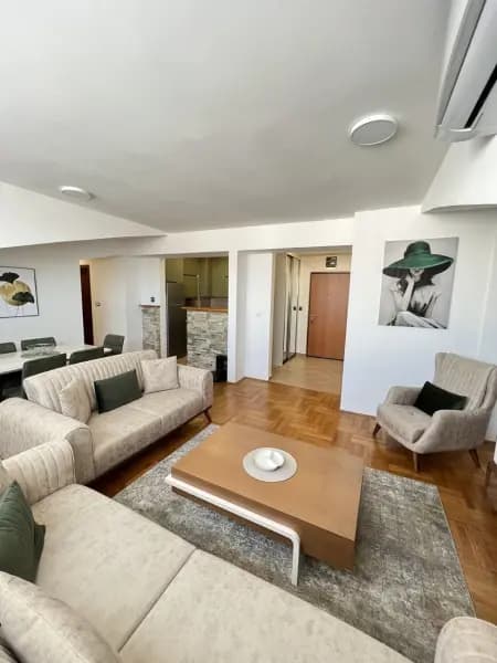 Оренда, однокімнатна квартира, 71м², Старий Аеродром, Подгориця