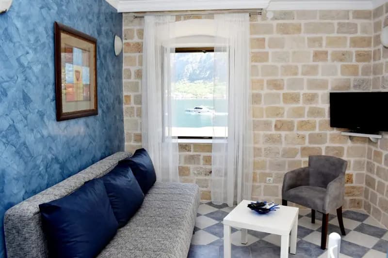 Sale, hotel, 420m², Prčanj, Kotor