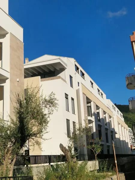 Продаж, трикімнатна квартира, 85м², Будва
