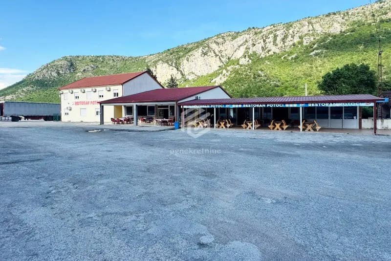 Poslovni prostor 350m2 + terasa 100m2 + dvorište 600m2