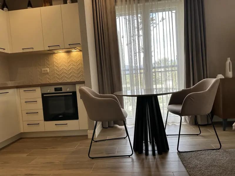 Fertiges Studio-Apartment mit Garten in Centrale Lustica Bay