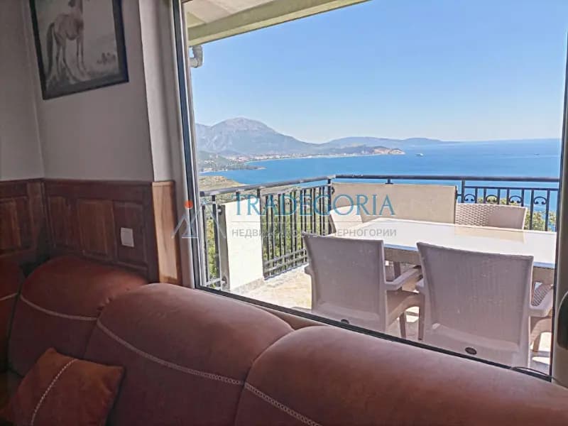 Zum Verkauf steht ein geräumiges 4-stöckiges Haus mit Panoramablick auf das Meer in Sutomore (Zagrađe).