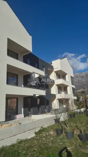 Radonovići, Bar'da 51m² tek odalı daire satılıktır.