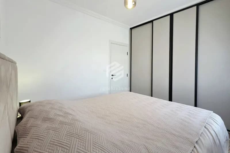 Tek odalı lüks daire 50m2 + 2 garaj, Eski havaalanı – Podgorica