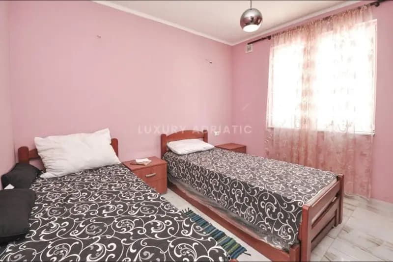 Bijela, Herceg Novi'de havuzlu villa