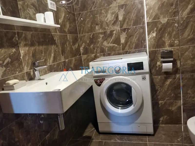 Budva'nın tam merkezinde, denize 5 dakika uzaklıkta yeni inşa edilmiş daire.