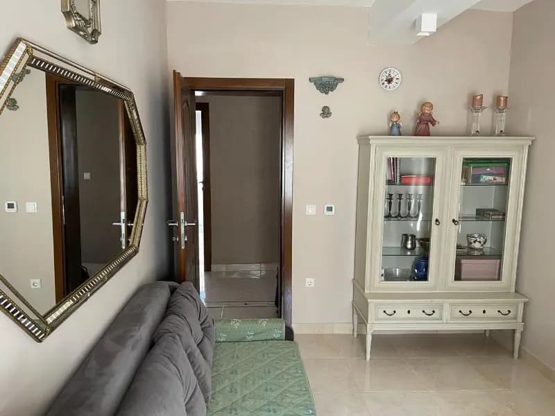 İlino, Bar'da üç odalı daire