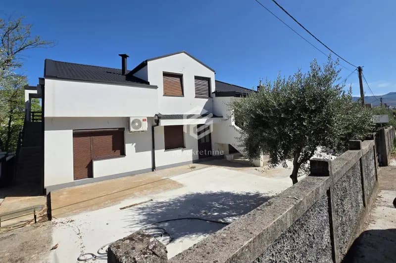 Kuća 343m2 na placu 966m2, Zabjelo – Podgorica