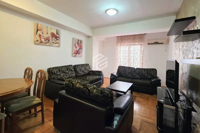 İki odalı daire 80m2 + otopark, City kvart – Podgorica