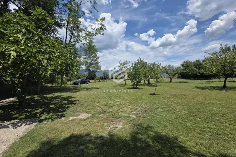 Land 9,652m2 + house 106m2 + auxiliary building 35m2, Spuž – Danilovgrad