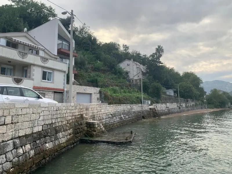 A unique plot for sale. Stoliv - first line