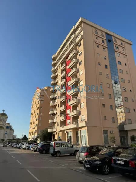Bar'daki en iyi evlerden birinde (tapınak yakınında) bir odalı daire.