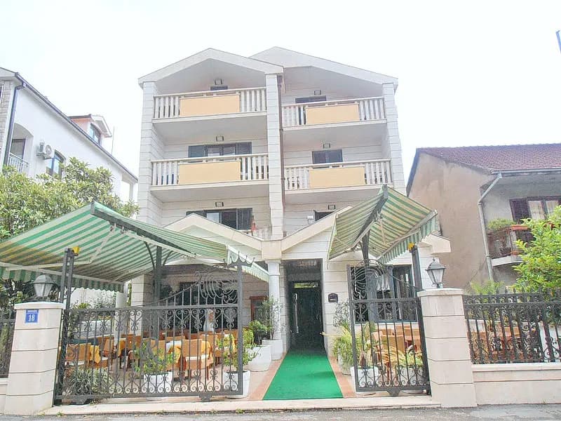 Hotel u Tivtu br. 326