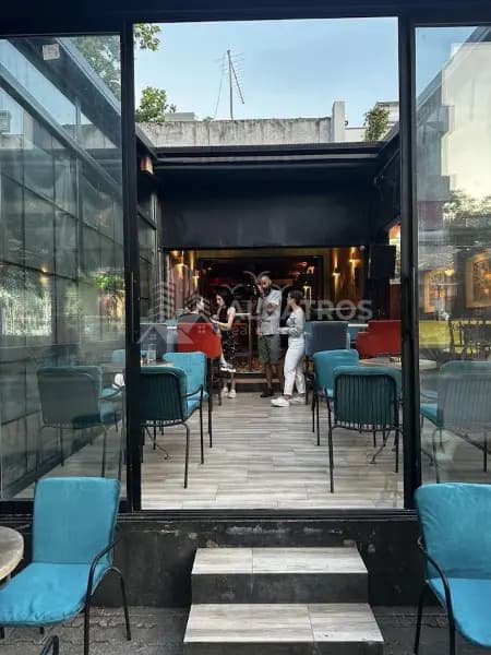 Rental of a 100 m2 commercial space in the center, Bar
