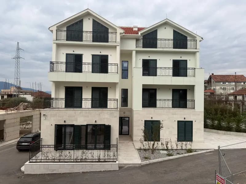Продаж, двокімнатна квартира, 60м², Тіват