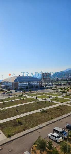 Простора квартира в Барі з видом на море та парк.
