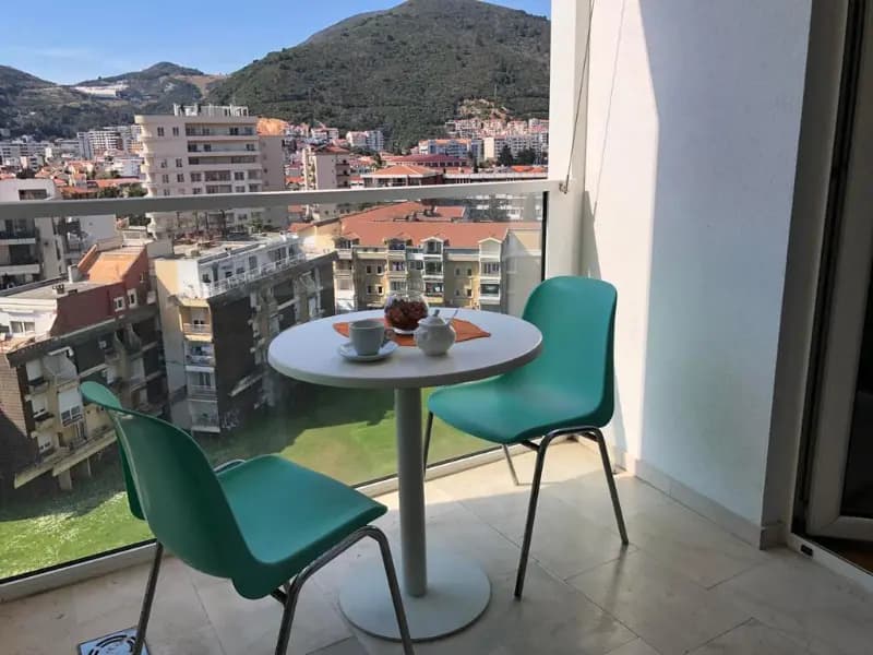 Izdavanje, jednosoban stan, 67m², Budva