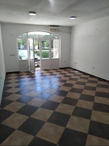 Izdavanje, Poslovni prostor, 39m², Tivat