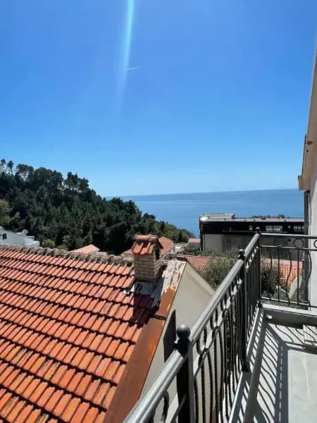 Sveti Stefan'da 63 m2 daire - panoramik manzara!
