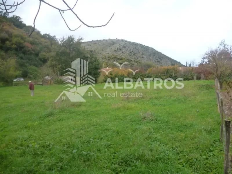 An urbanized plot of 1915 m² is for sale in Zaljevo, Bar