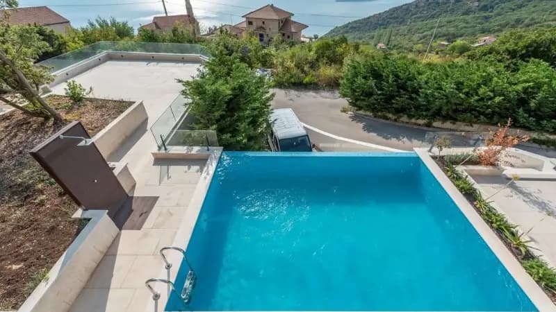Moderna vila s bazenom i spa u Blizikuce, Tudorovici