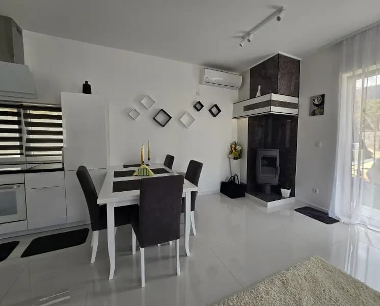 Deniz manzaralı modern ev, Zelenika'da.