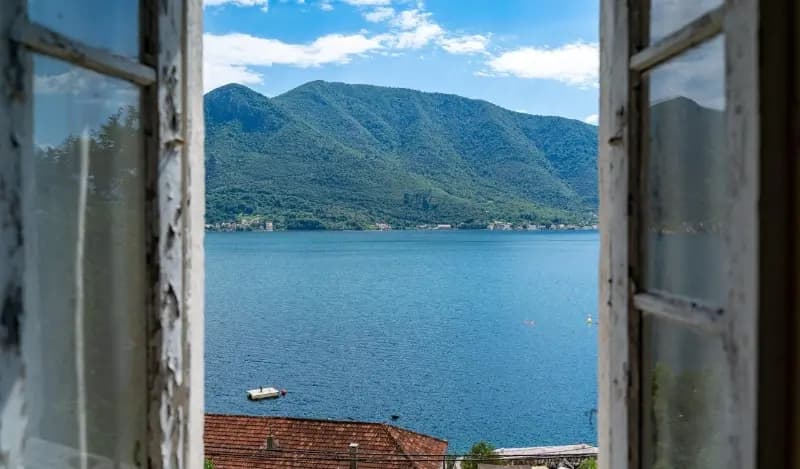 Tri autentične kamene kuće nadomak mora u Dražinom Vrtu, Bokokotorski zaliv