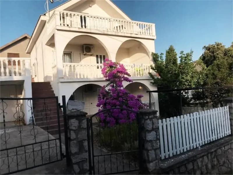 Kuća s pogledom na more u Utjehi – Bar