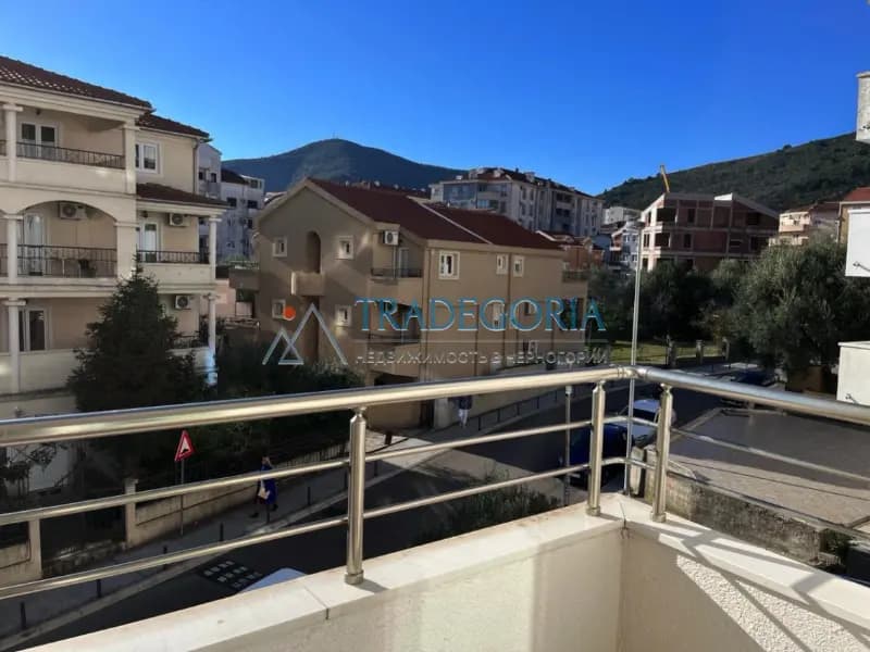 Budva'da, Rozino bölgesinde bir odalı daire.