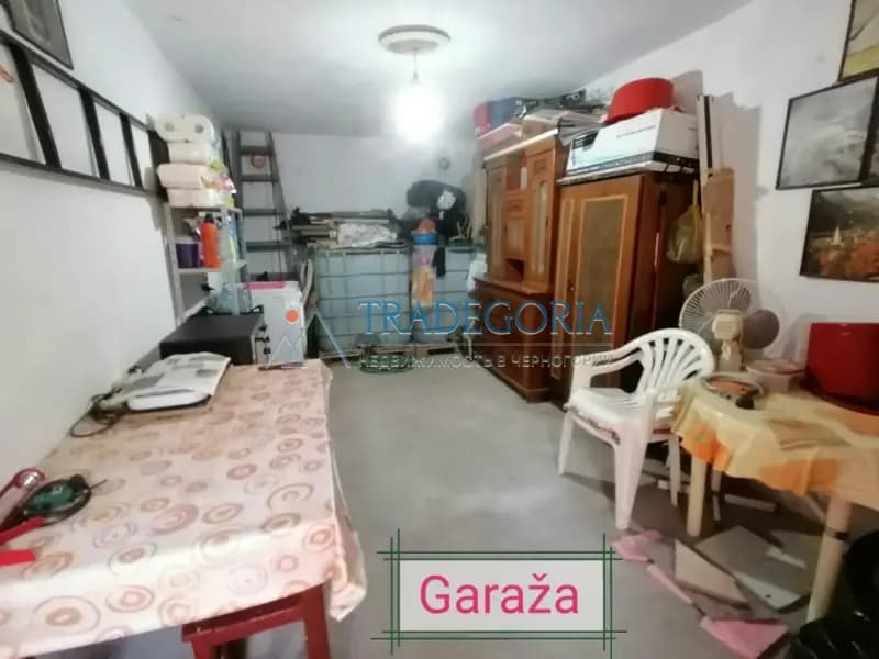 Das Haus befindet sich in Đurmani.