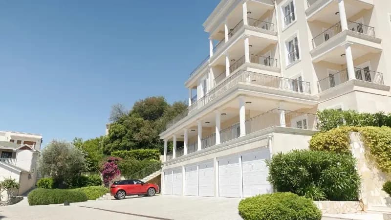 Đenovići - Deniz manzaralı ve Porto Novi'ye bakan 2 odalı daire