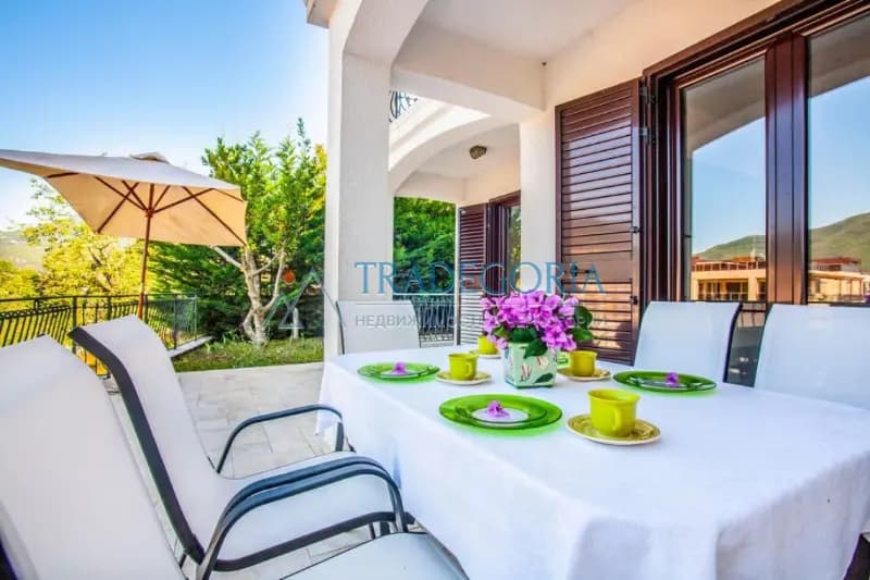 Exclusive large villa in Budva near the sea, sea view.