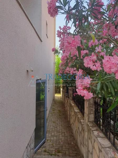 Deniz manzaralı stüdyo daire, Utjeha, Hladna Uvala, Acil satılık.
