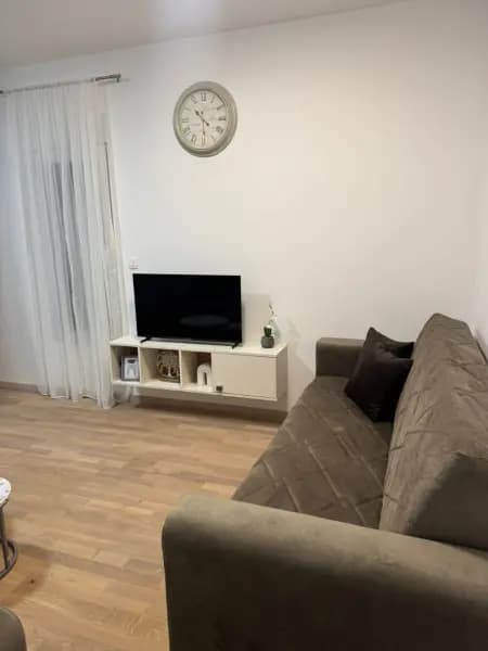 Оренда, квартира-студія, 37м², Момішічі, Подгориця