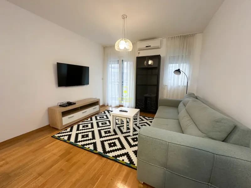 Jednosoban stan 43m2,Stari Aerodrom, zgrada Zetagradnje