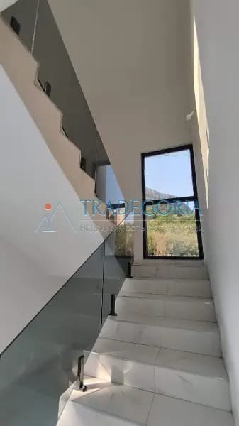 Neues modernes Haus in Šušanj.