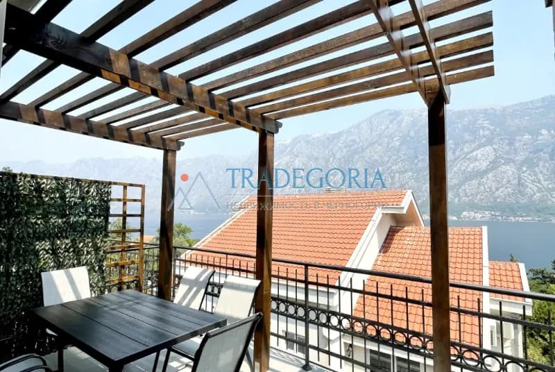 Prčanj, Kotor'da kompleks içinde daire,