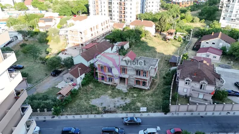 Sale, land, 652m², Central Point, Podgorica