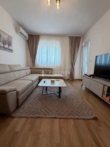 Оренда, однокімнатна квартира, 47м², Старий Аеродром, Подгориця
