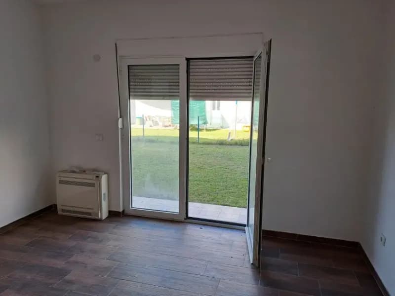 Ein Haus mit 5 Schlafzimmern in Bar, Polje