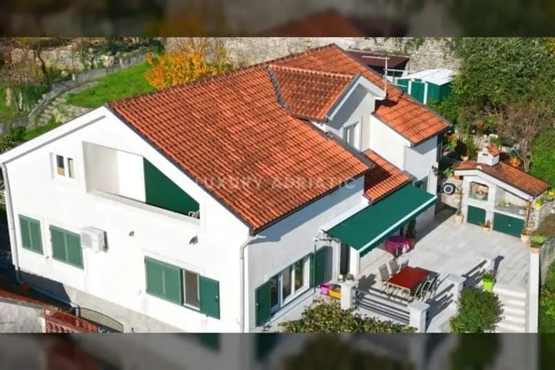 Herceg Novi'de panoramik deniz manzaralı ev