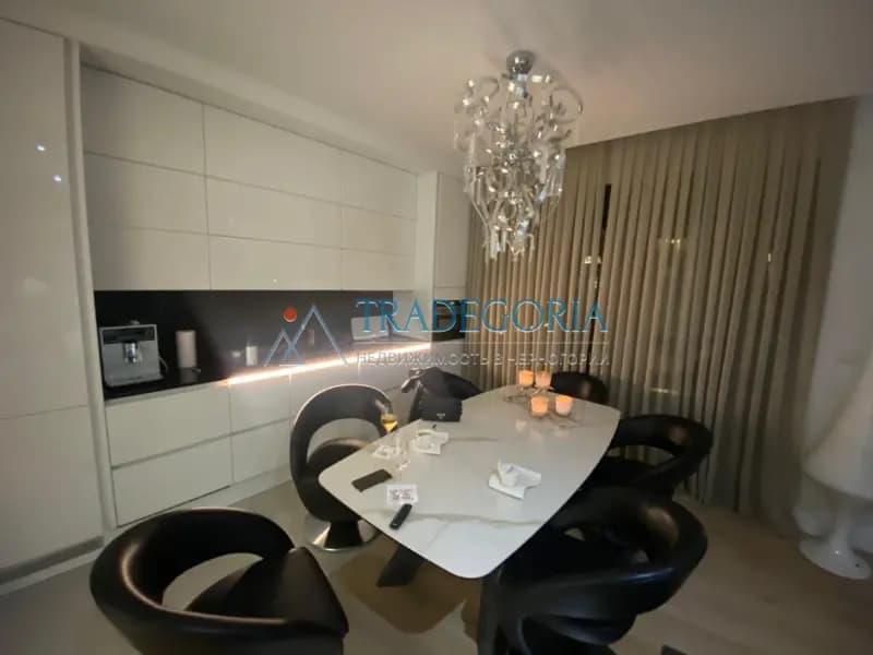 Продається простора квартира в комплексі Soho City, Бар