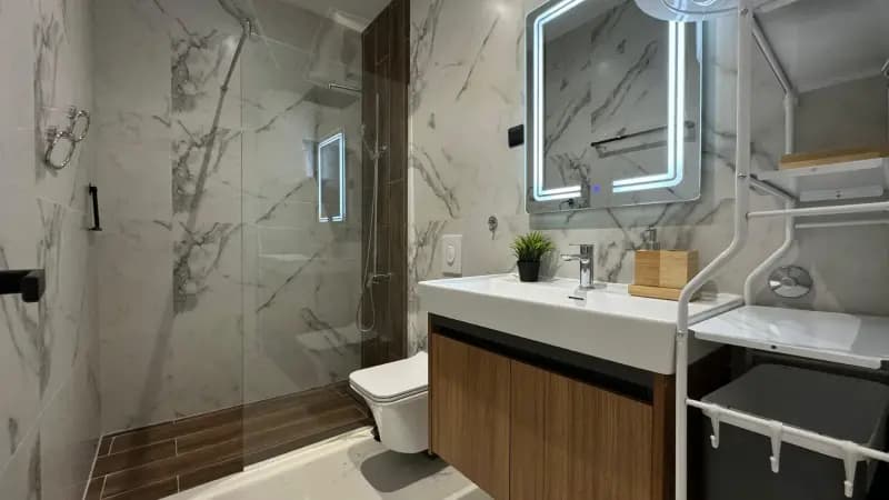 Izdavanje, četvorosoban stan, 57m², Bečići, Budva